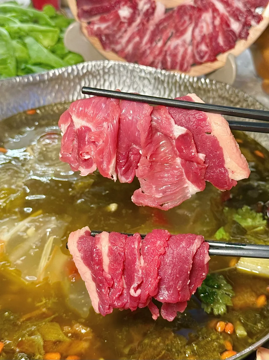 丽江大水车。。。离开前再来炫一顿酸汤火锅。。。