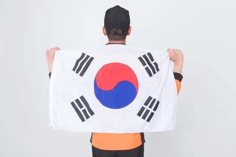 如何评价韩国队的首场表现 韩国队的首场表现真是让人一言难尽。开场他们踢得那叫一个