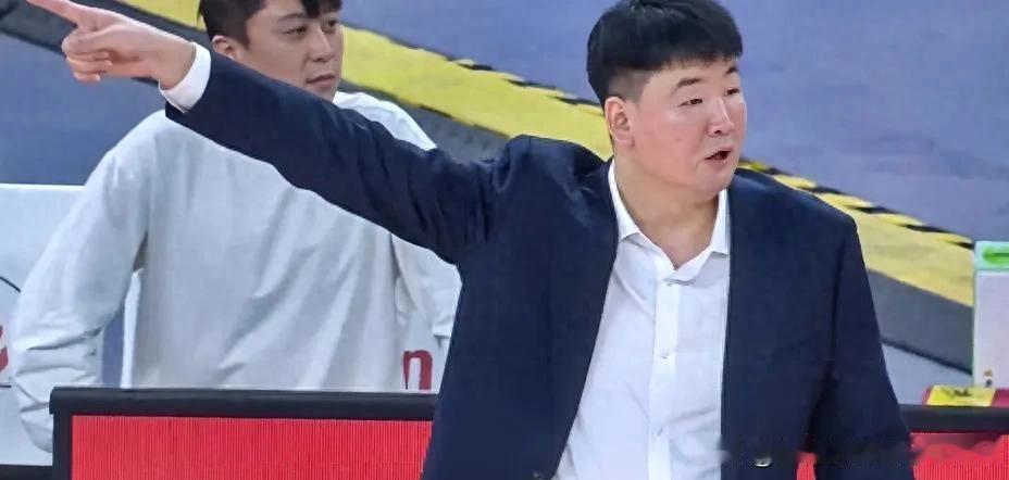 ✌34分大胜！昨晚，CBA揭幕战，上海久事主场102比68横扫深圳马可波罗。本想