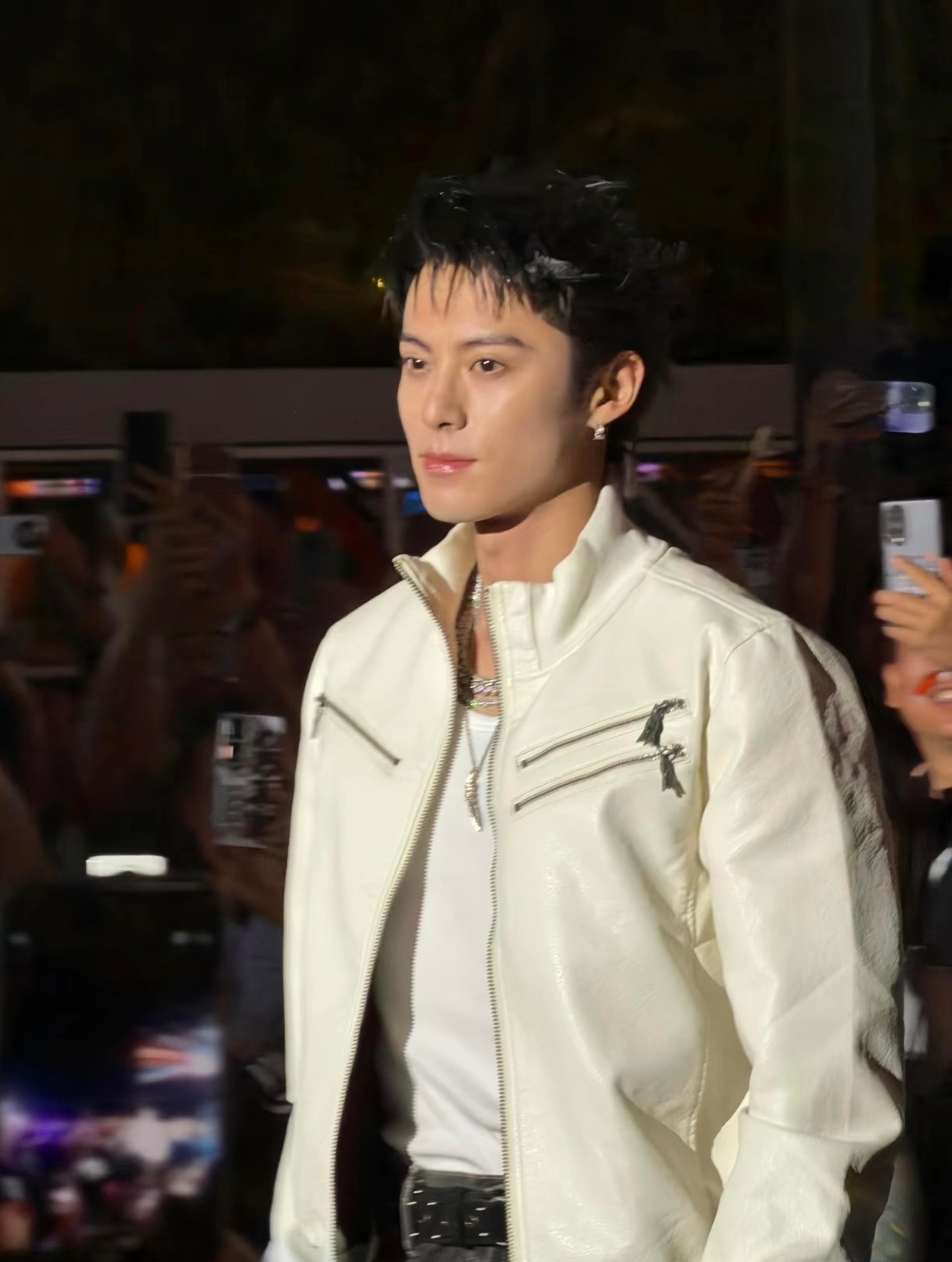 王鹤棣深圳活动状态王鹤棣美式前刺造型 王鹤棣状态这个好 