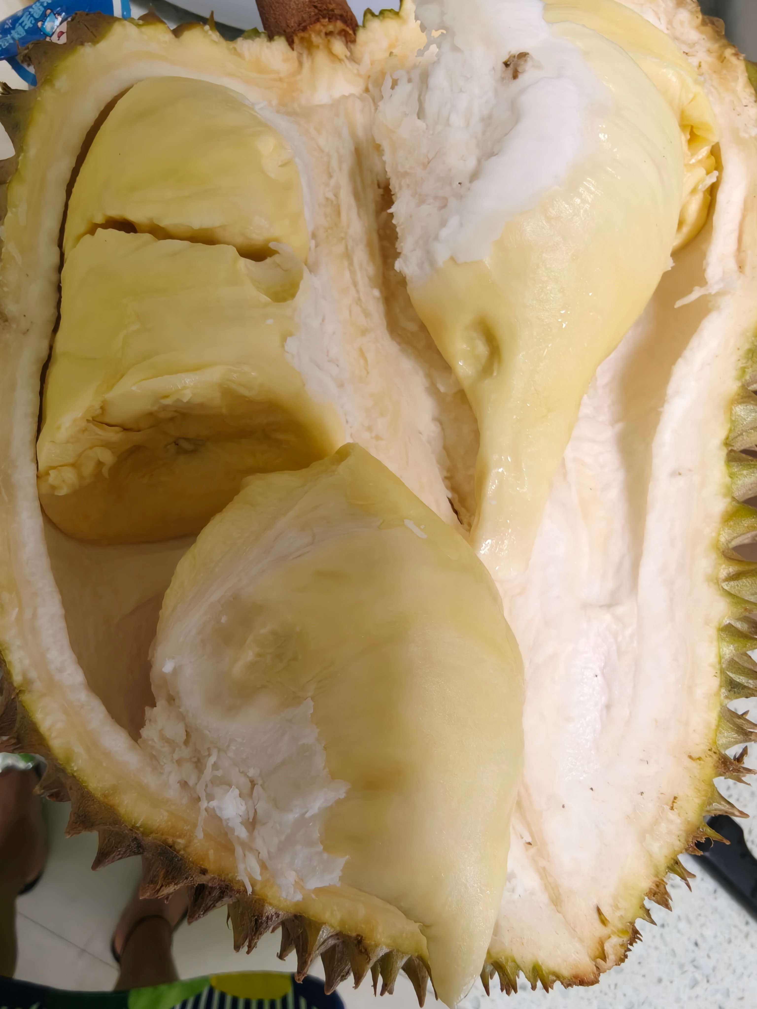 已经记不起来有多久没给自己买过榴莲了上次上上次上上上次都是买给老妈的小孩哥看见了