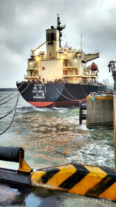 3月12日消息，阿曼已通知所有船舶撤离主要石油出口码头费赫勒港。此为预防之举，因