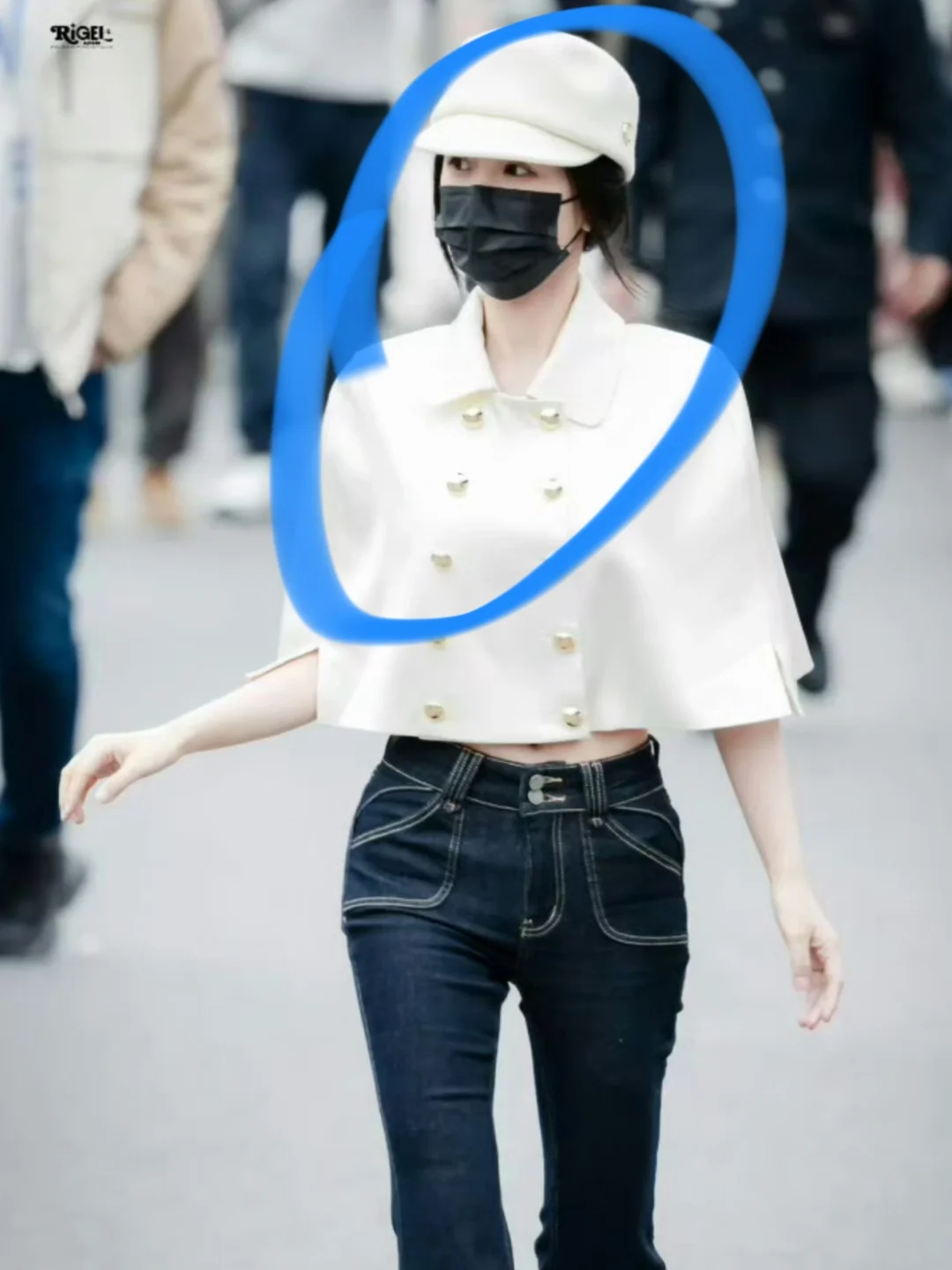 小花里 不得不说她身材真的顶
