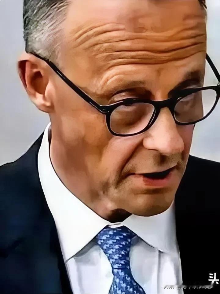 央视新闻12月5日消息，德国空军的“台风”战斗机，直奔波兰马尔堡。北约东翼，瞬间