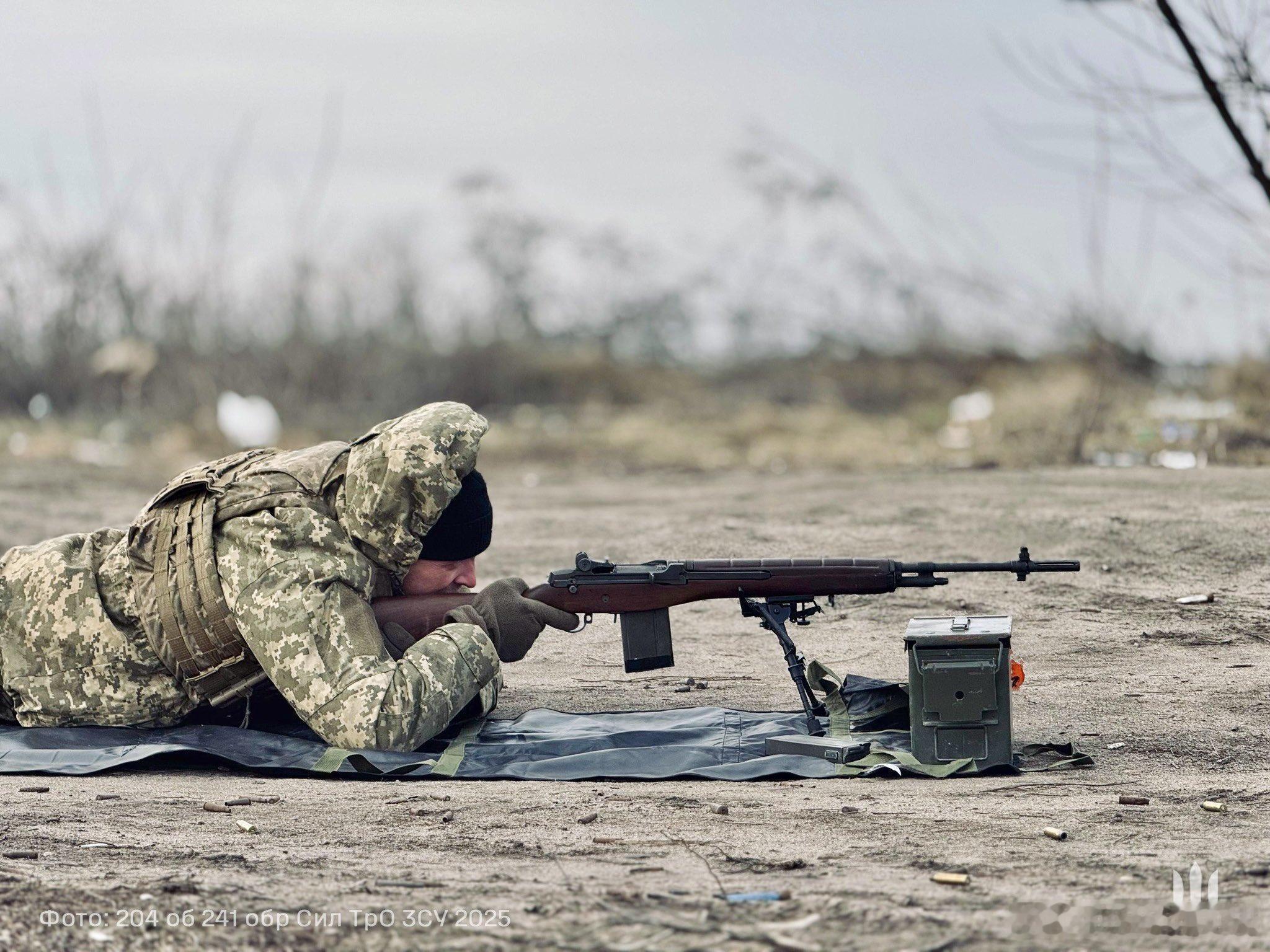 乌克兰武装部队使用M14。我知道乌克兰军队缺乏武器装备，这不过是又一个例子。步兵