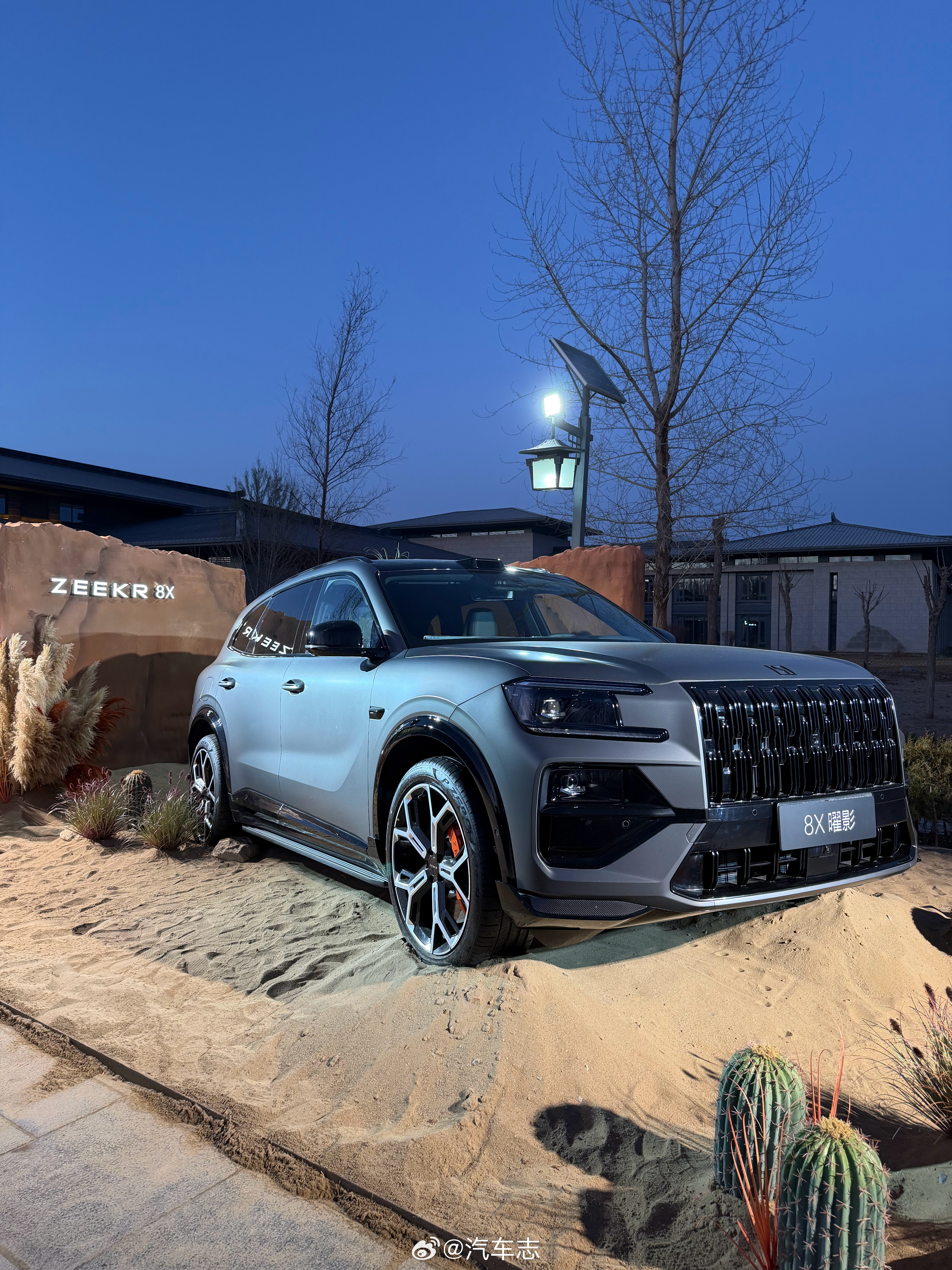 飞3000公里来大西北就是为了它，“新贵公路之王”极氪8X，曜影实车还是第一次见