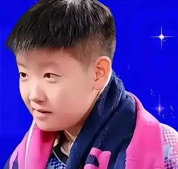 孙颖莎新面貌，备战中国大满贯赛：

1：随着新周期的开始，孙颖莎以全新形象迎接W