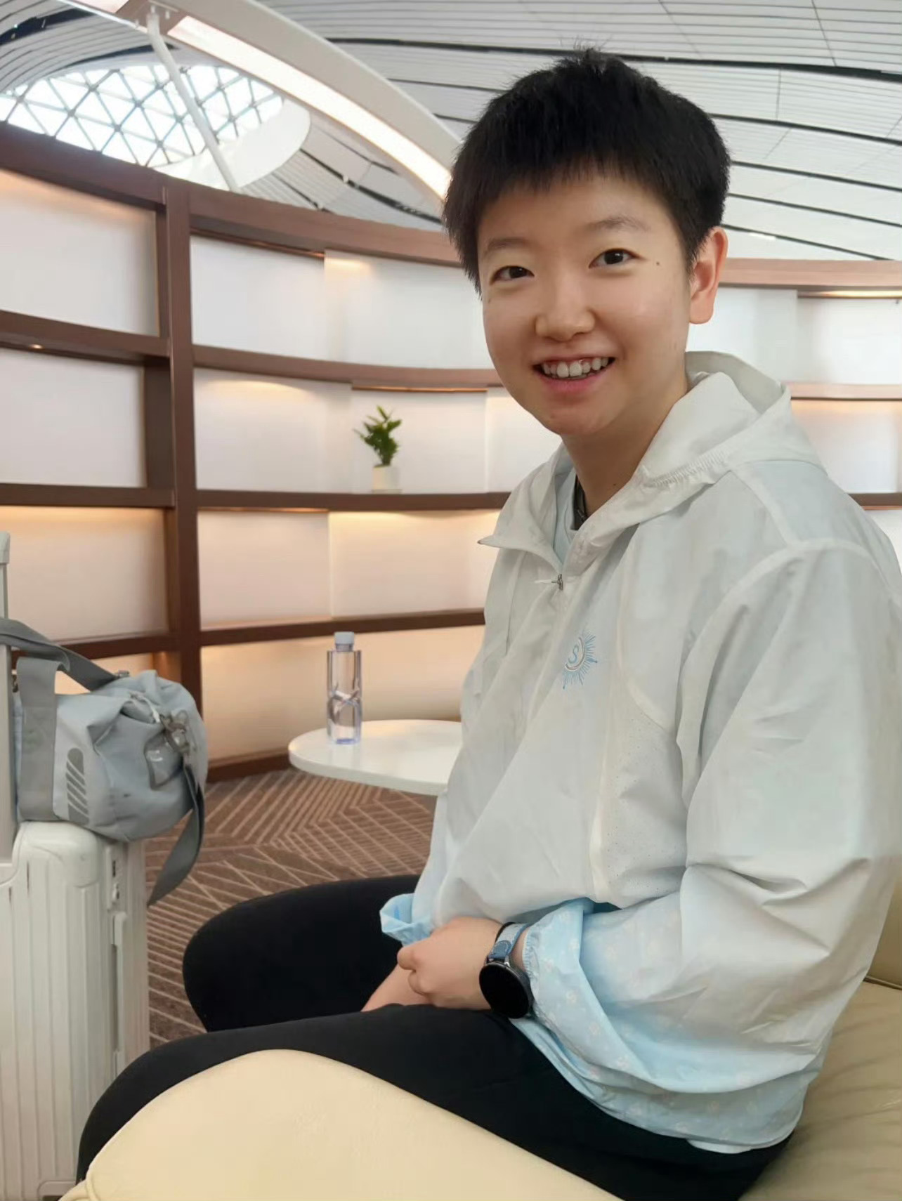 感觉又瘦了点，孙颖莎多哈世乒赛一切顺利！[好运连连][好运连连]孙颖莎 ​​​