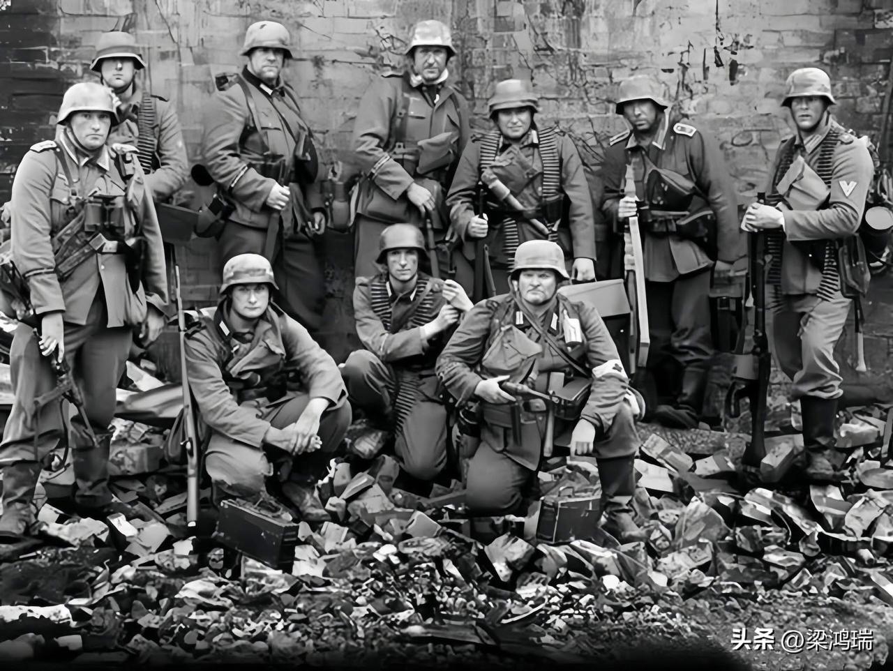 这是二战时德军的一支10人步兵班。德国步兵是一支非常强悍的部队，其步兵战术，曾另