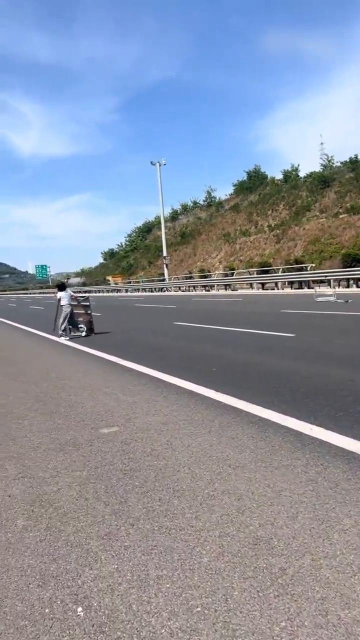 快看船，快点回来。