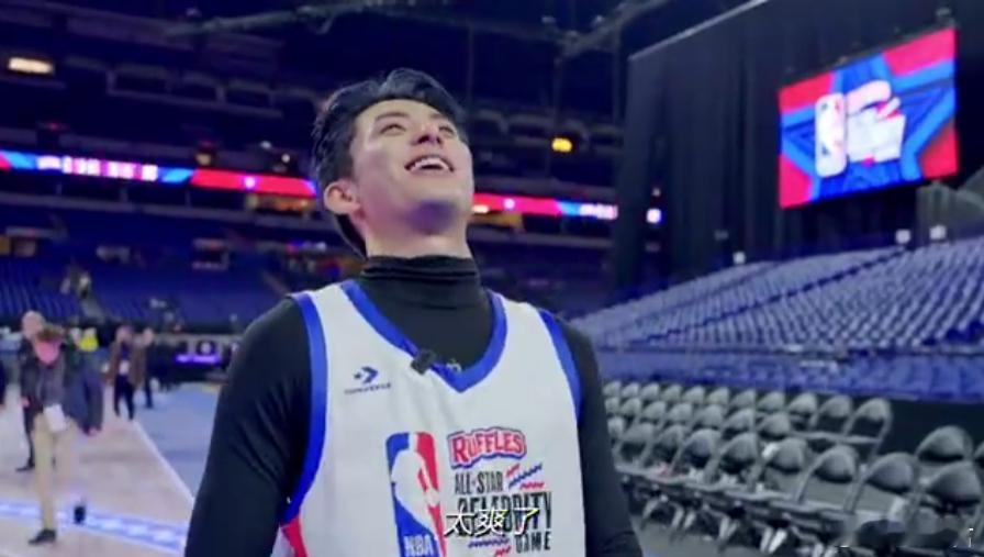 文体不分家让王鹤棣玩儿明白了  去年NBA全明星周末名人赛，王鹤棣狂砍18分惊艳