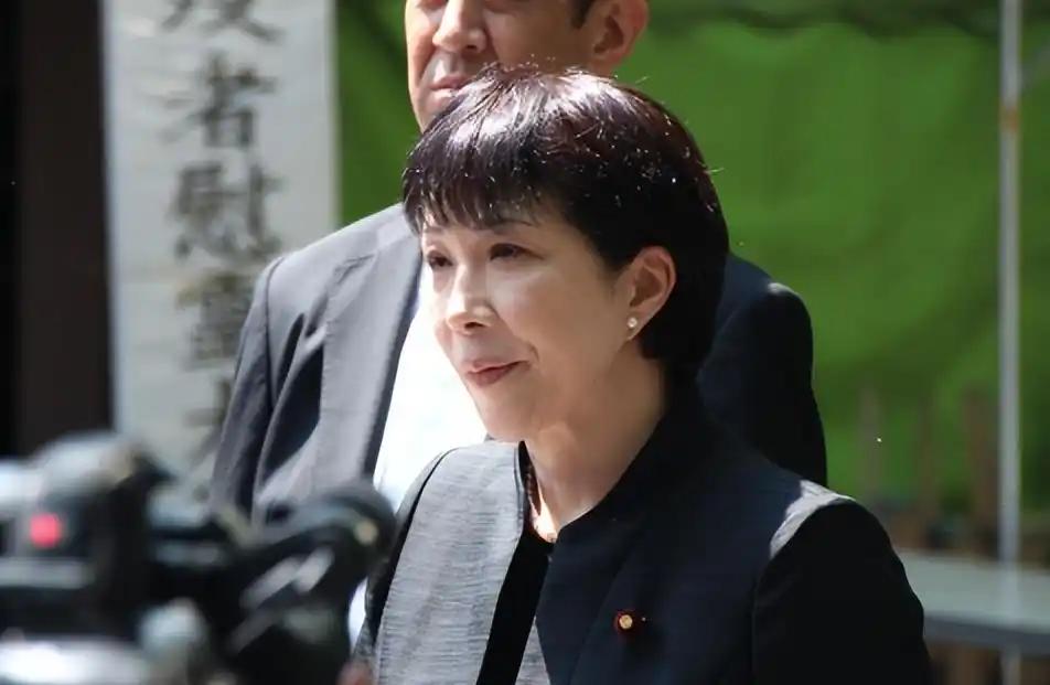 北京接到通知，高市早苗求罢战，中国四张王炸见效，外资撤离日本，11月17日，日本