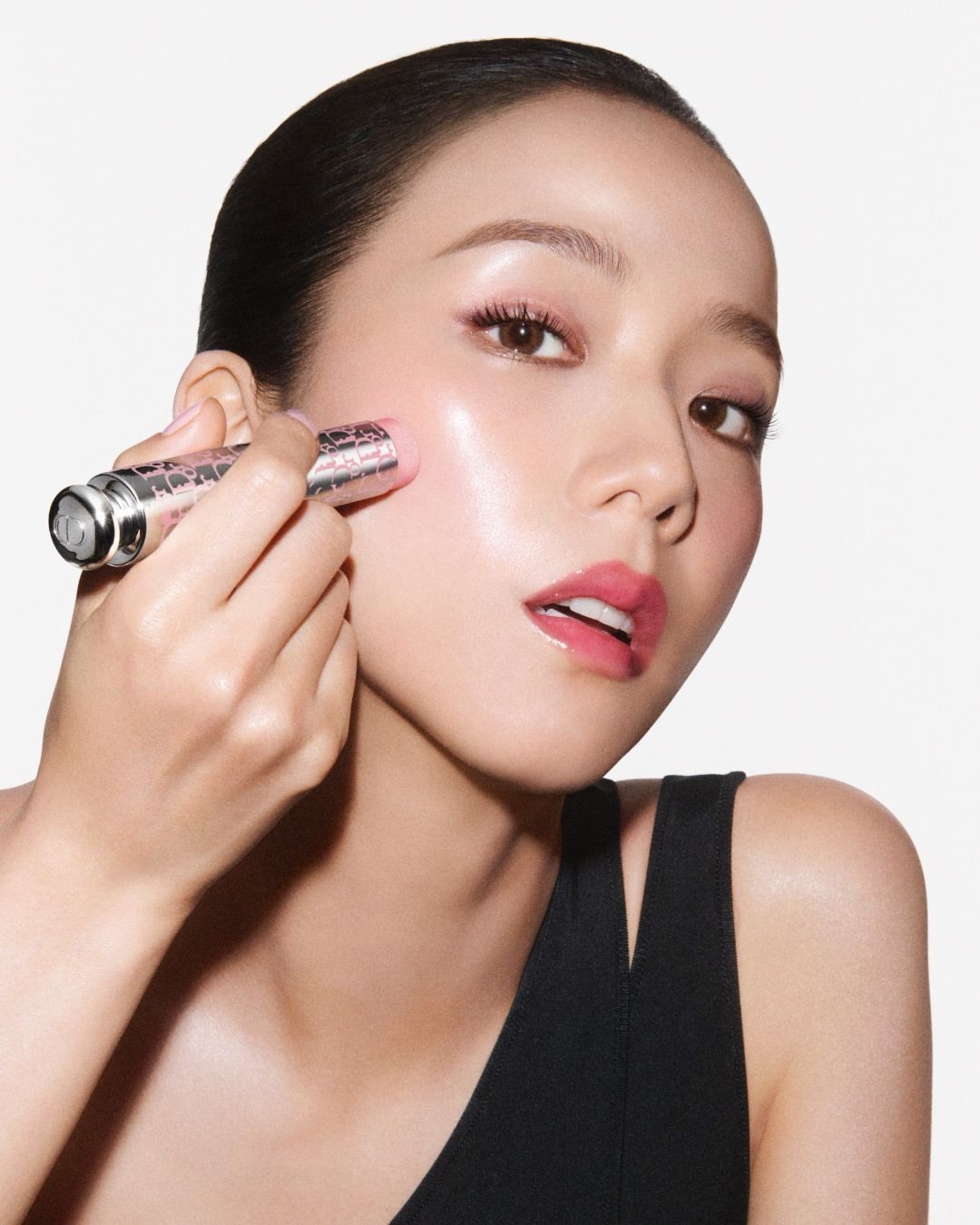 kimjisoo  ELLESINGAPORE更新智秀相关金智秀迪奥全球品牌大使
