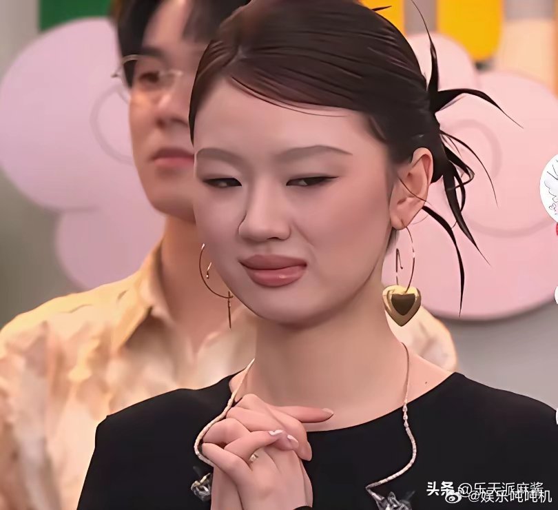 白举纲被淘汰，单依纯看向他的眼神，忽然意识到，她只是一个23岁的女孩。​前两期她
