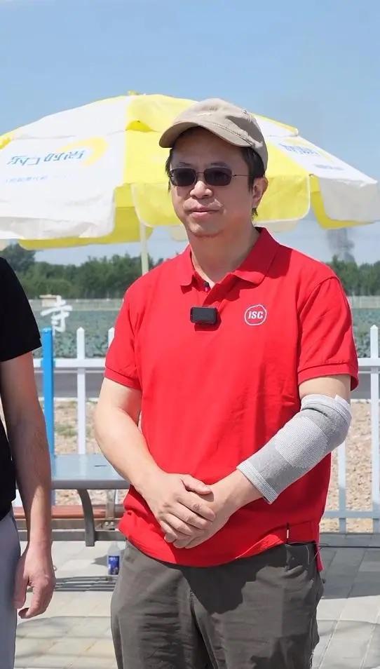 红衣大叔试驾不了小鹏飞行汽车？原定5月7日，360创始人周鸿炜在小鹏汇天创始人赵