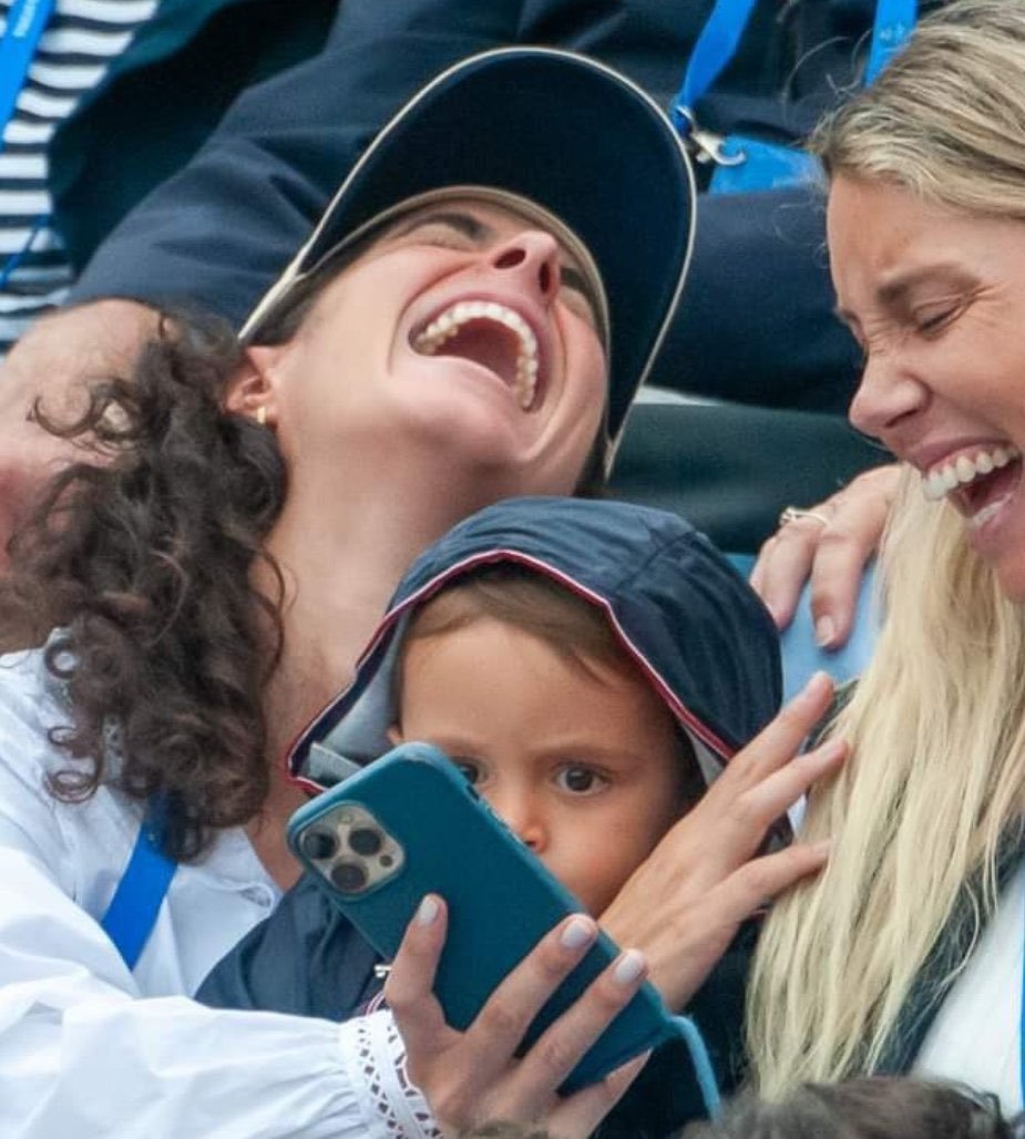 最近搬砖搬得头昏脑胀，刚刚对着公司的自动开关门疯狂刷手机支付，心里想着怎么还不开