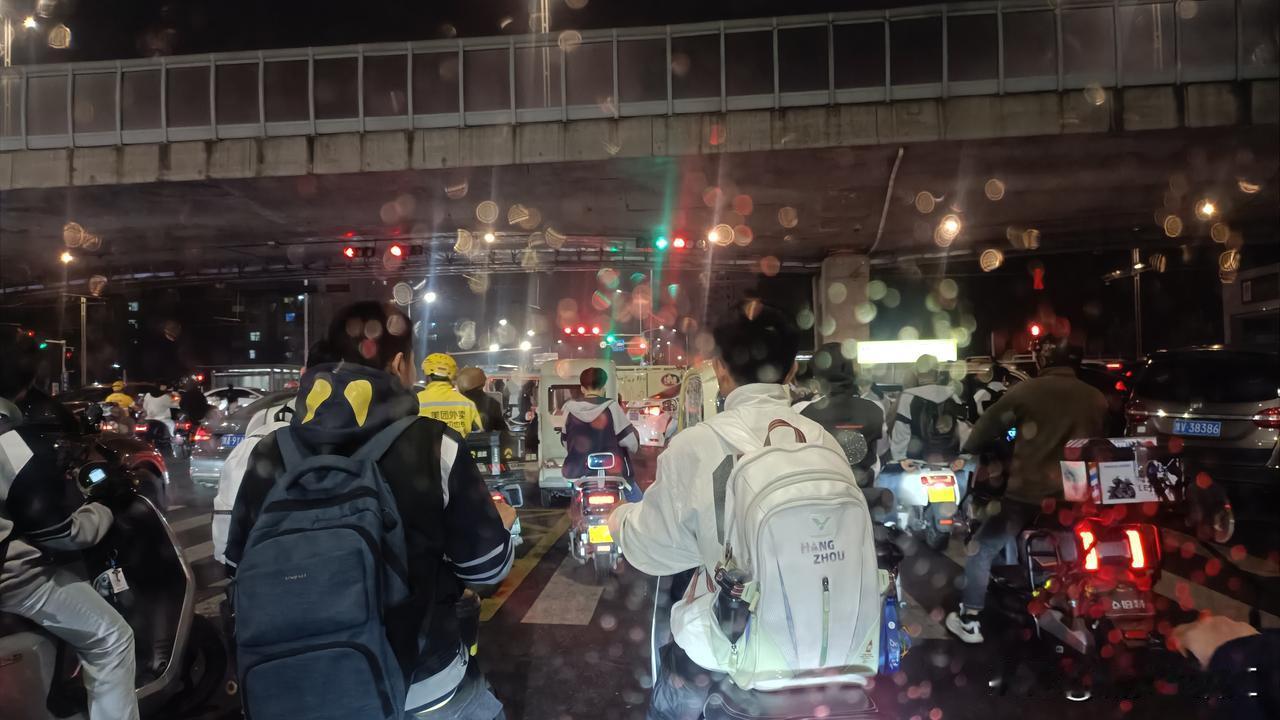 晒图笔记大赛河南省实验放学了，河南外经贸放学了，河南博姐国际学校放学了，夜里10
