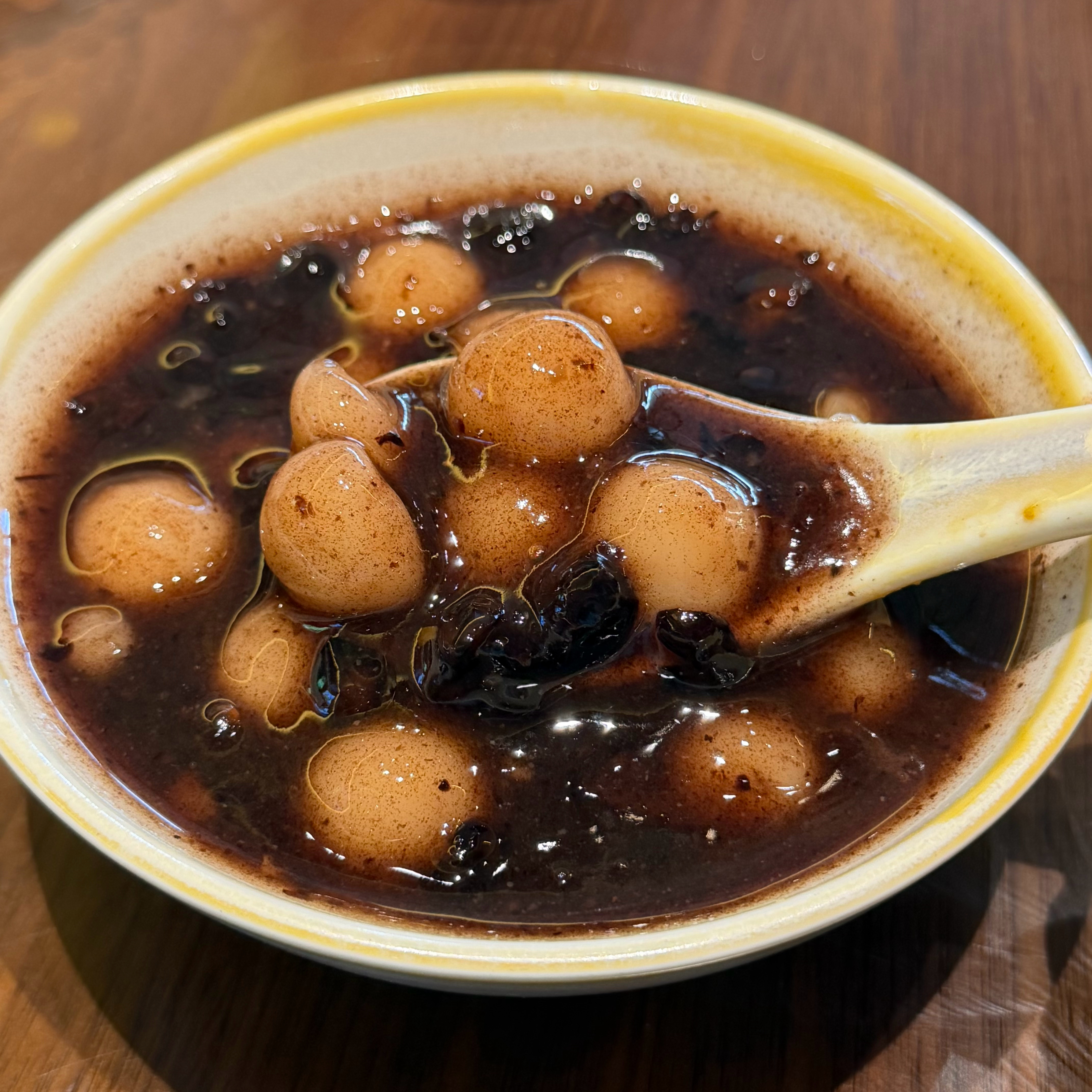 晚饭吃哥哥同款南京特色小吃赤豆元宵糯糯叽叽甜甜的口感我超爱 南京