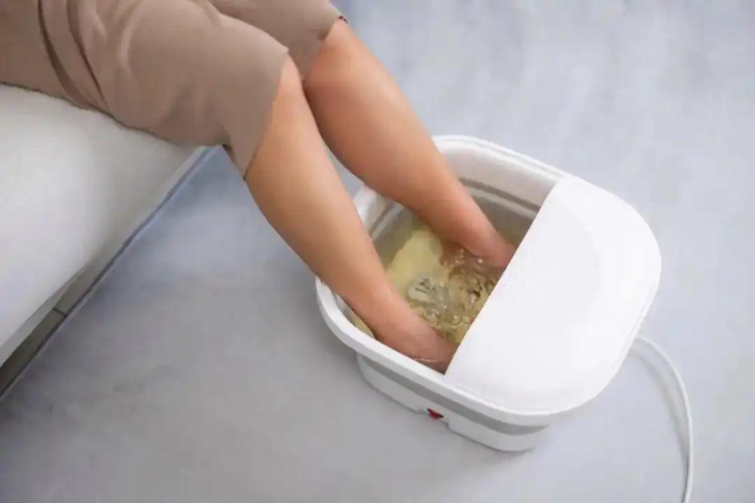泡脚养生？这5类人劝你别瞎泡！网友：差点把自己泡进医院
泡脚禁忌 养生误区 健康