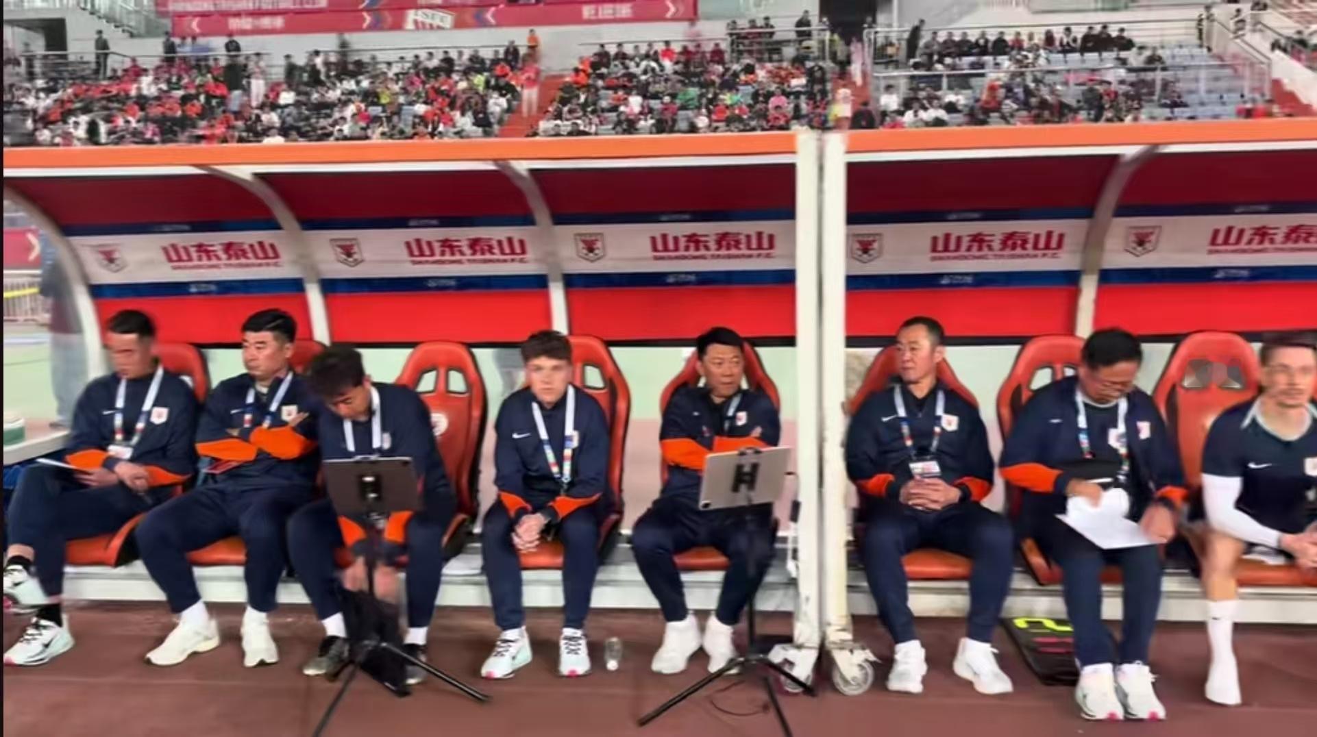 聊到山东泰山的问题，看这一排就能概括个大概！不算刚回来的助教，这一排不是菜鸟，就