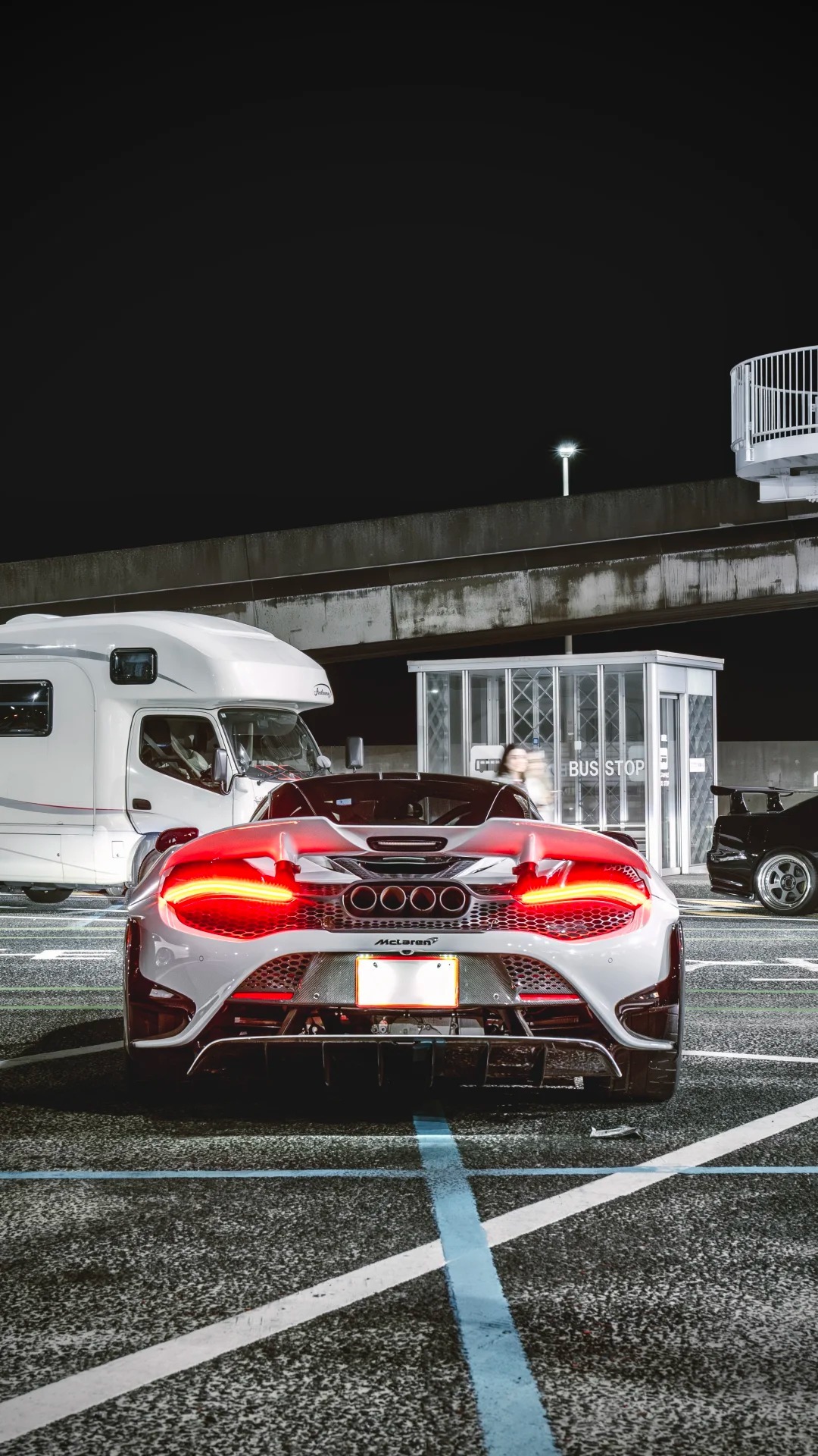 晚上好，迈凯伦765LT壁纸一张，周末快乐绝美车片