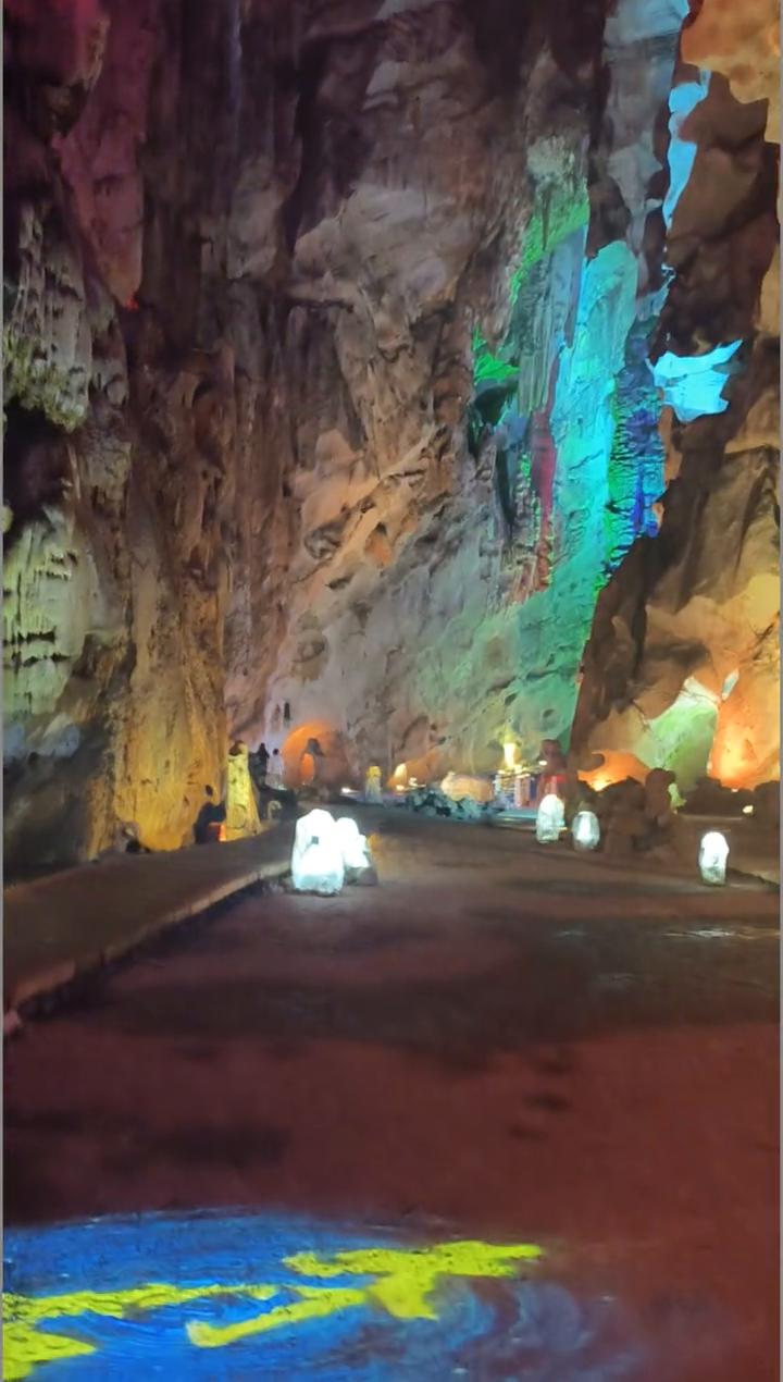 做个梦，梦到白头，想和你吃，你言语无法形容，分前不够。