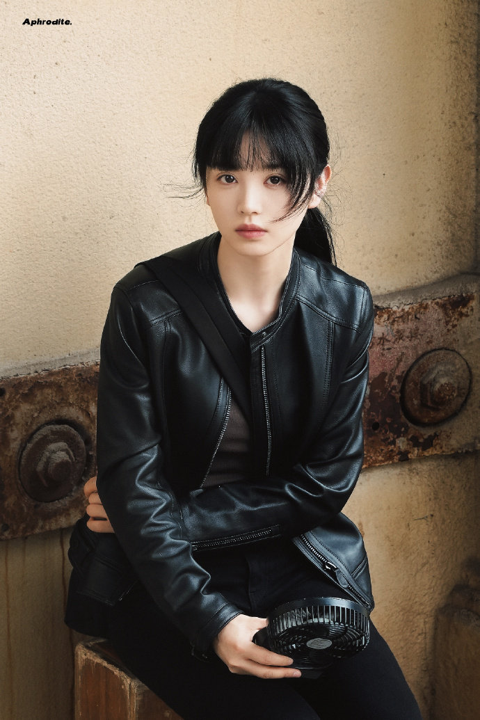 田曦薇《#低智商犯罪# 》路透飒爽李警官！我新任老公妹[航天员] ​​​