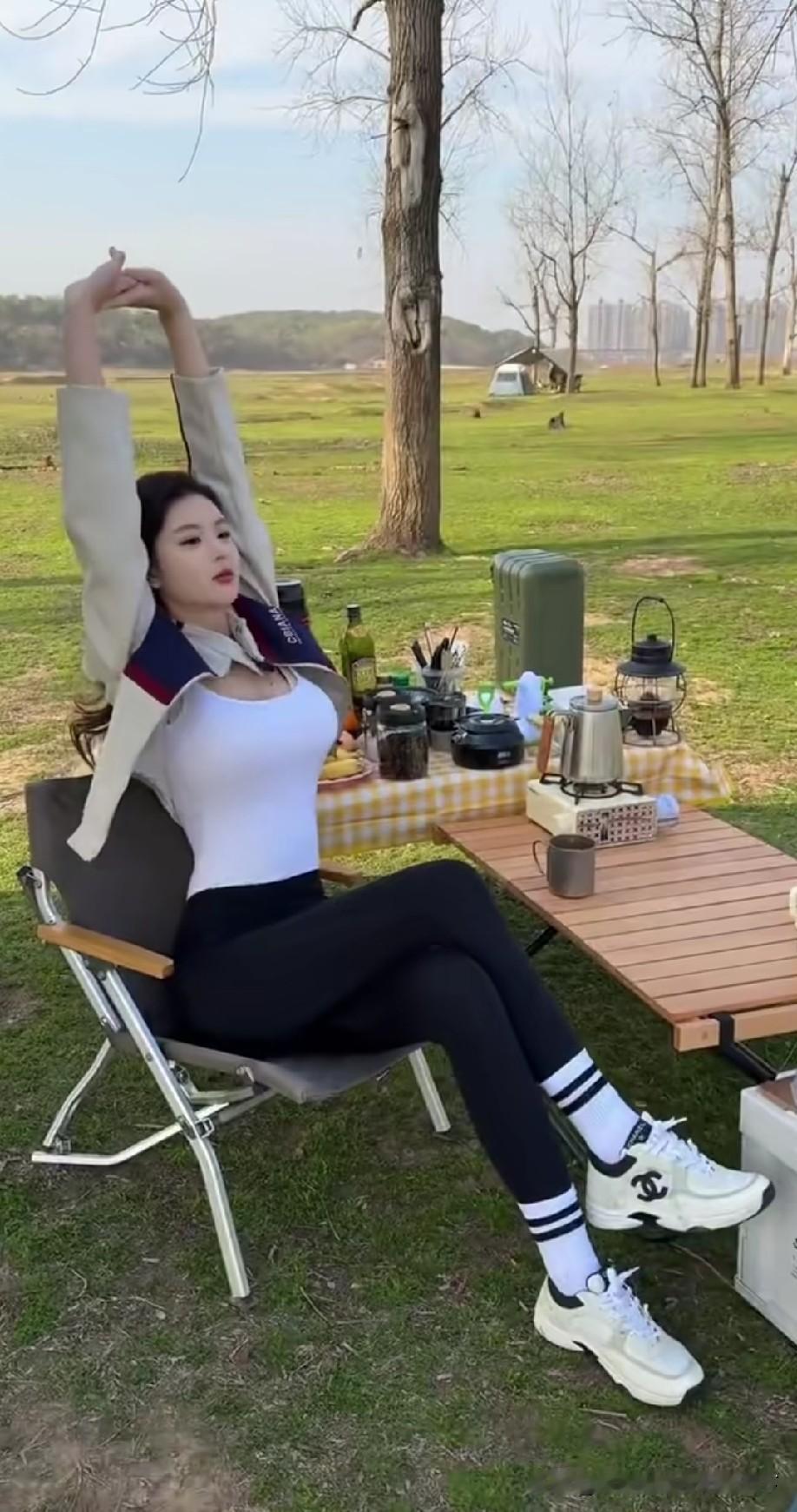 她真的敢一个人去露营吗？
