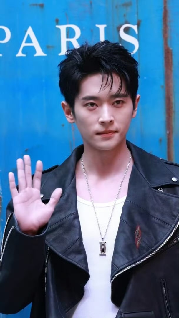 今日参加上海大秀的帅哥们🈶！丞磊  张新成  展轩  胡先煦  余承恩 