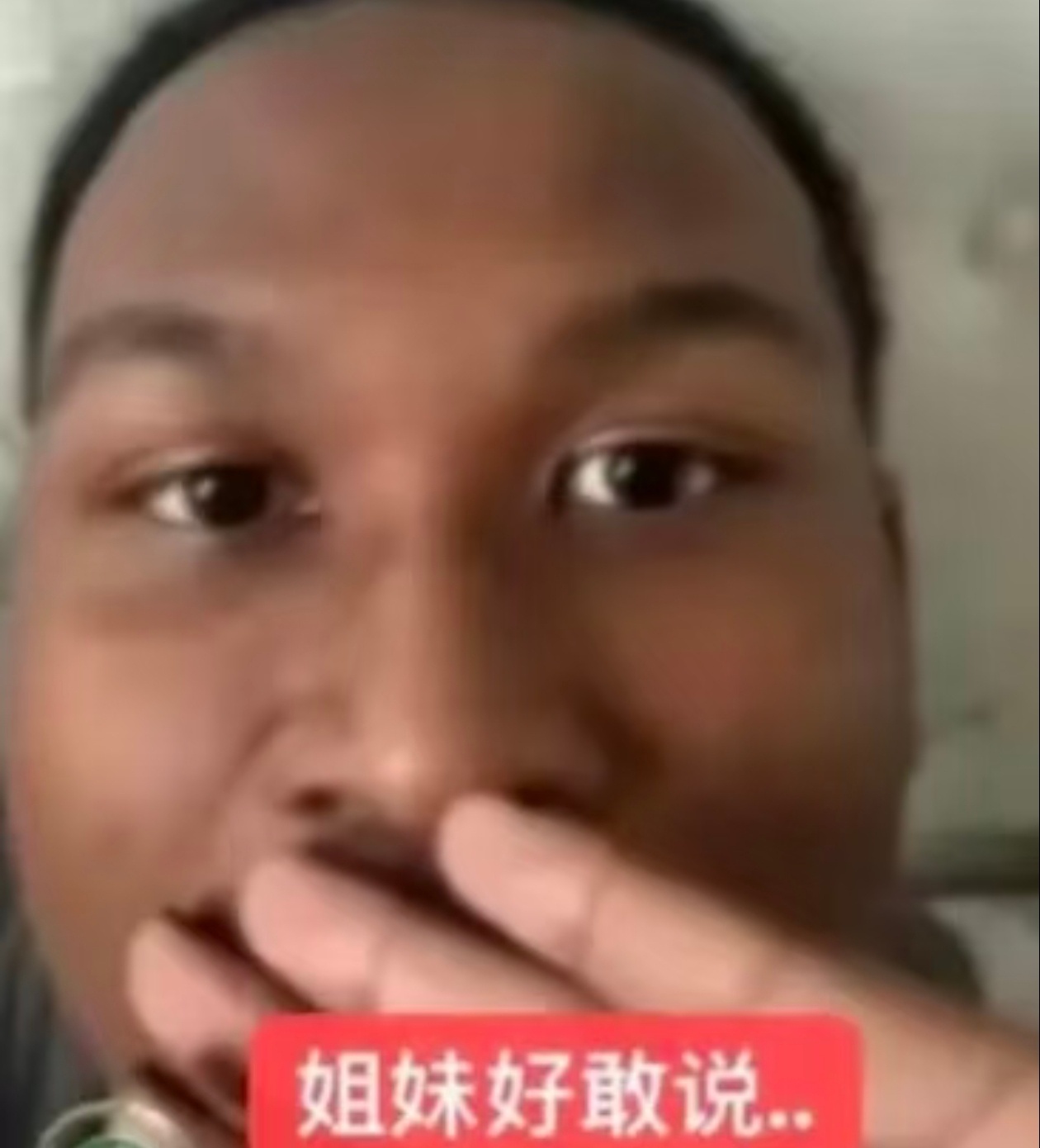 我就是这种人，表面看起来城府极深，缄默不语，实际上老年痴呆早就发作了 