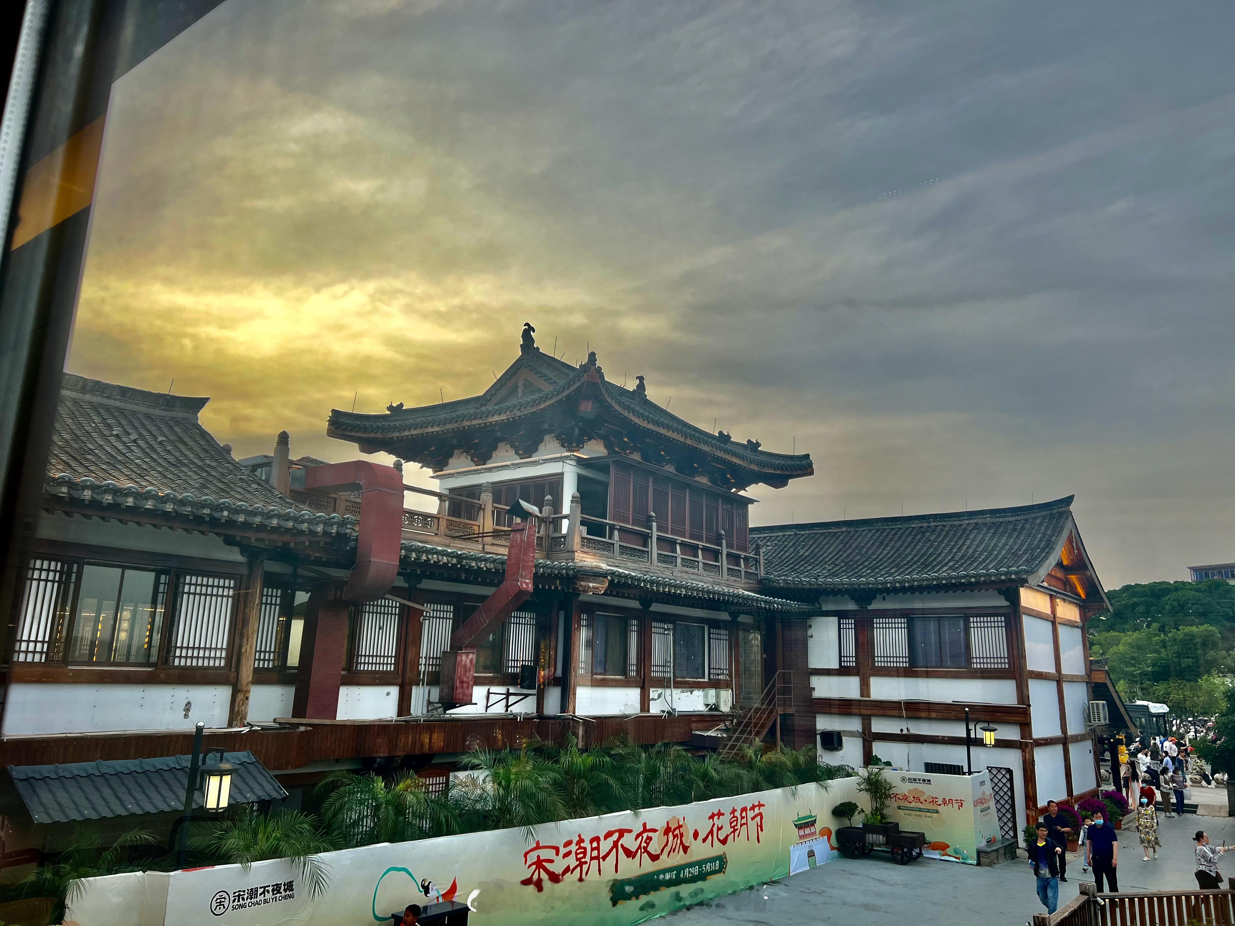 转，2023年中国净增人口最多的10个城市：第一名，合肥：21.9万第二名，杭州