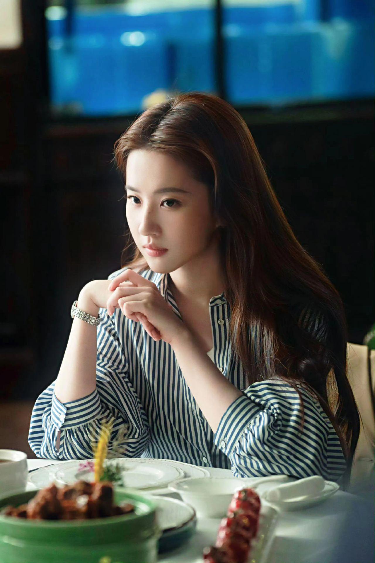 她好像不会变老 一直保持在巅峰状态。