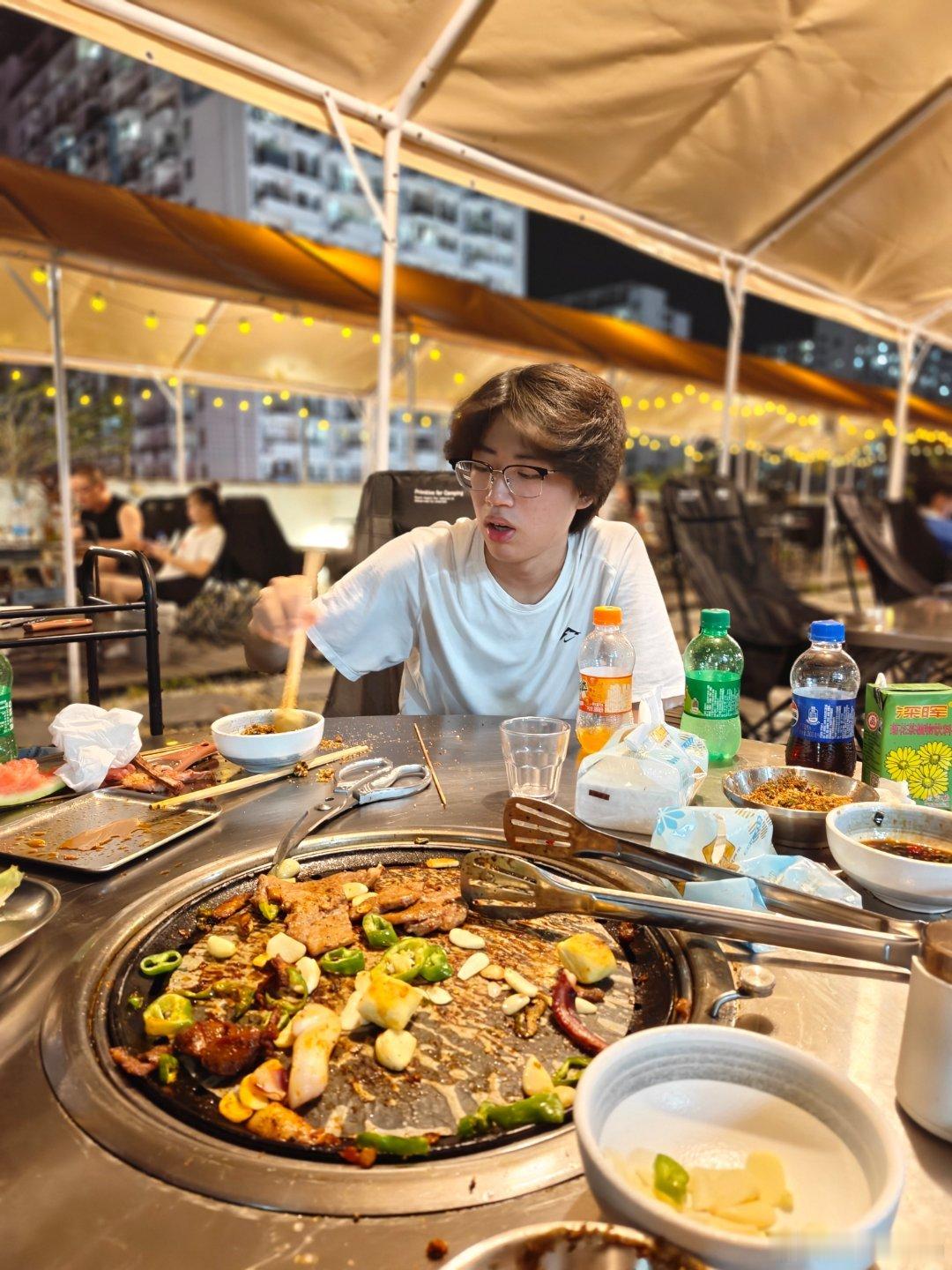 今天吃的有点多啊 