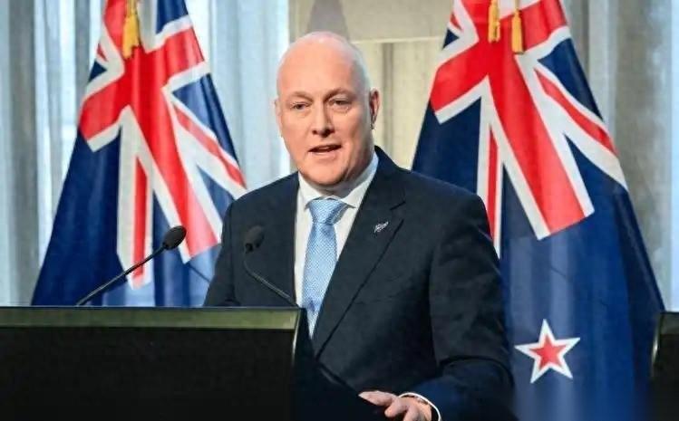 谁能想到，一个远在9000公里外、靠卖牛羊肉起家的南半球岛国，居然舍得一把烧掉1