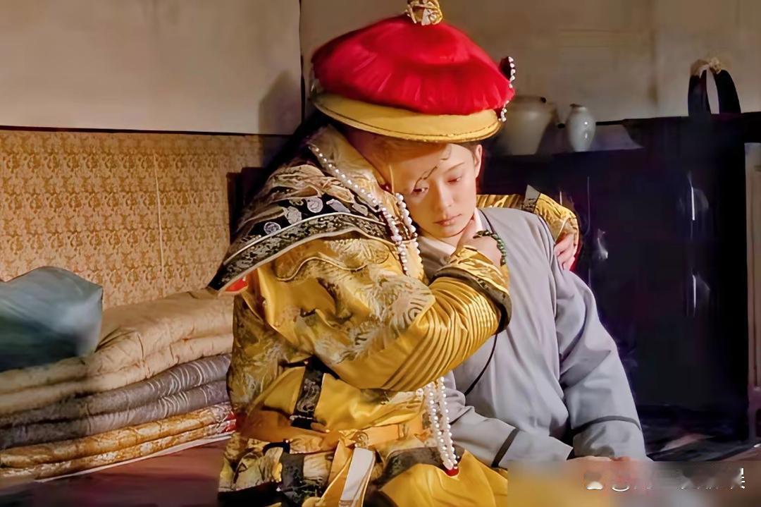 孙俪自己说，那场侍寝戏是终身噩梦，手心直接掐出印子。拍回宫后第一次侍寝，郑晓龙要