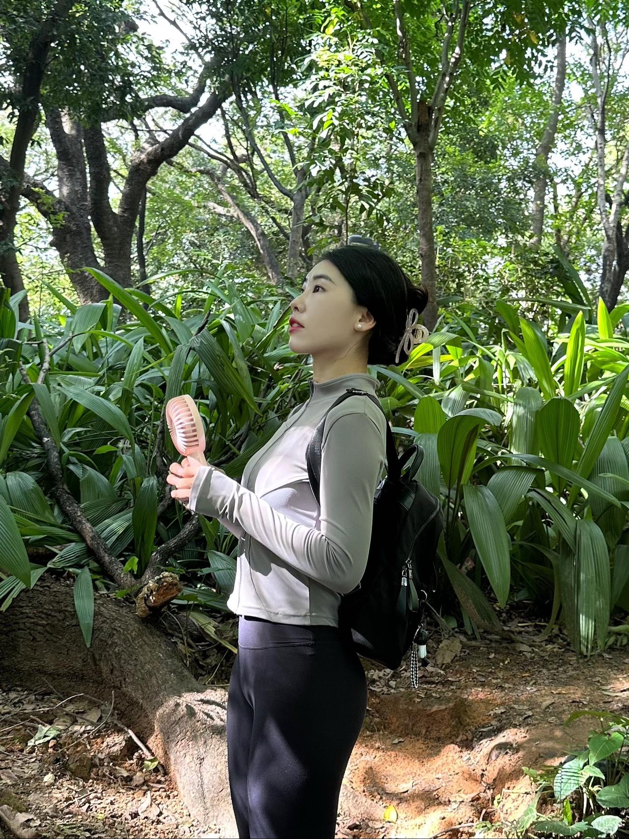 户外运动 徒步运动女孩 户外穿搭 运动穿搭