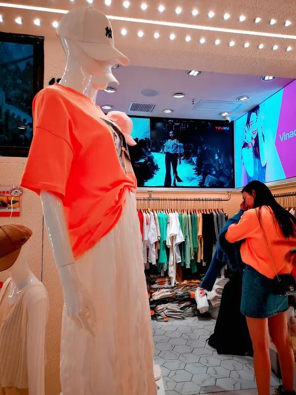 人生就好比一次旅行，每个人的选的路径都不同，没什么可比的。走好自的路不怕慢就怕停