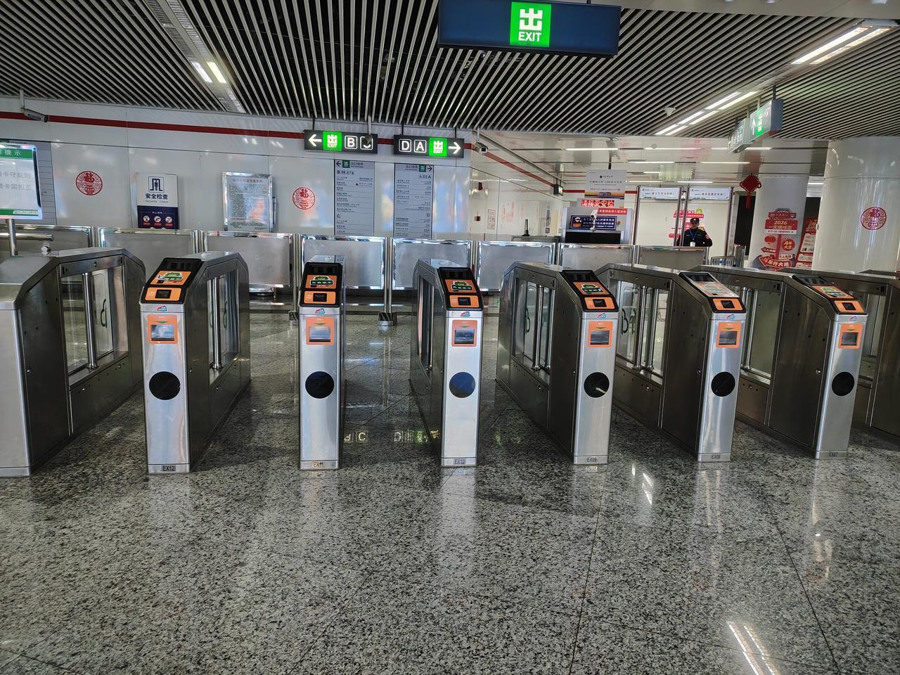 福州太懂过年！17天免费畅行，地铁如入无人之境，这才是城市最动人的温柔
 
走过