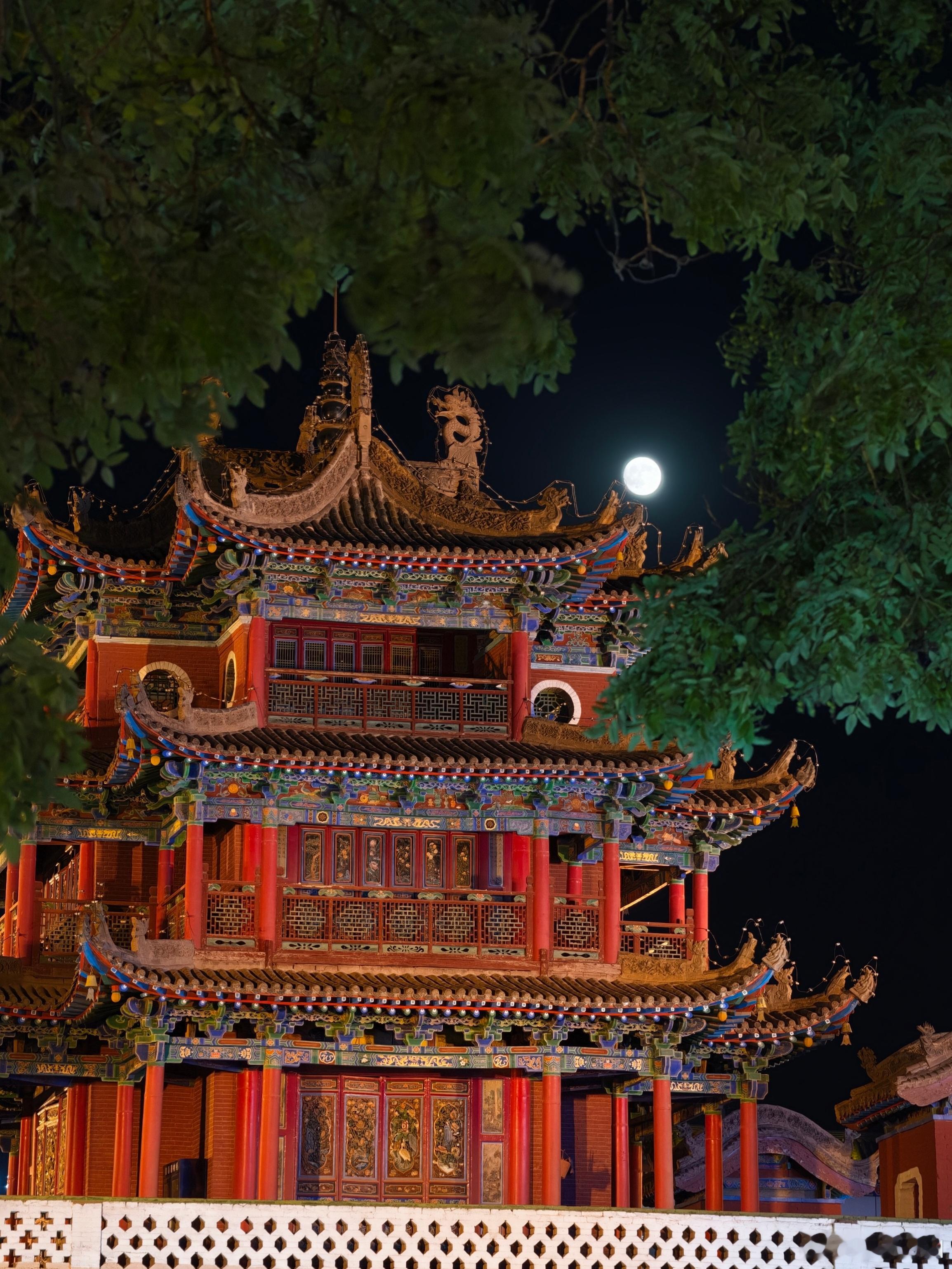 塞上的明月，和海上的明月，也没什么不一样。中秋快乐！  ​​​