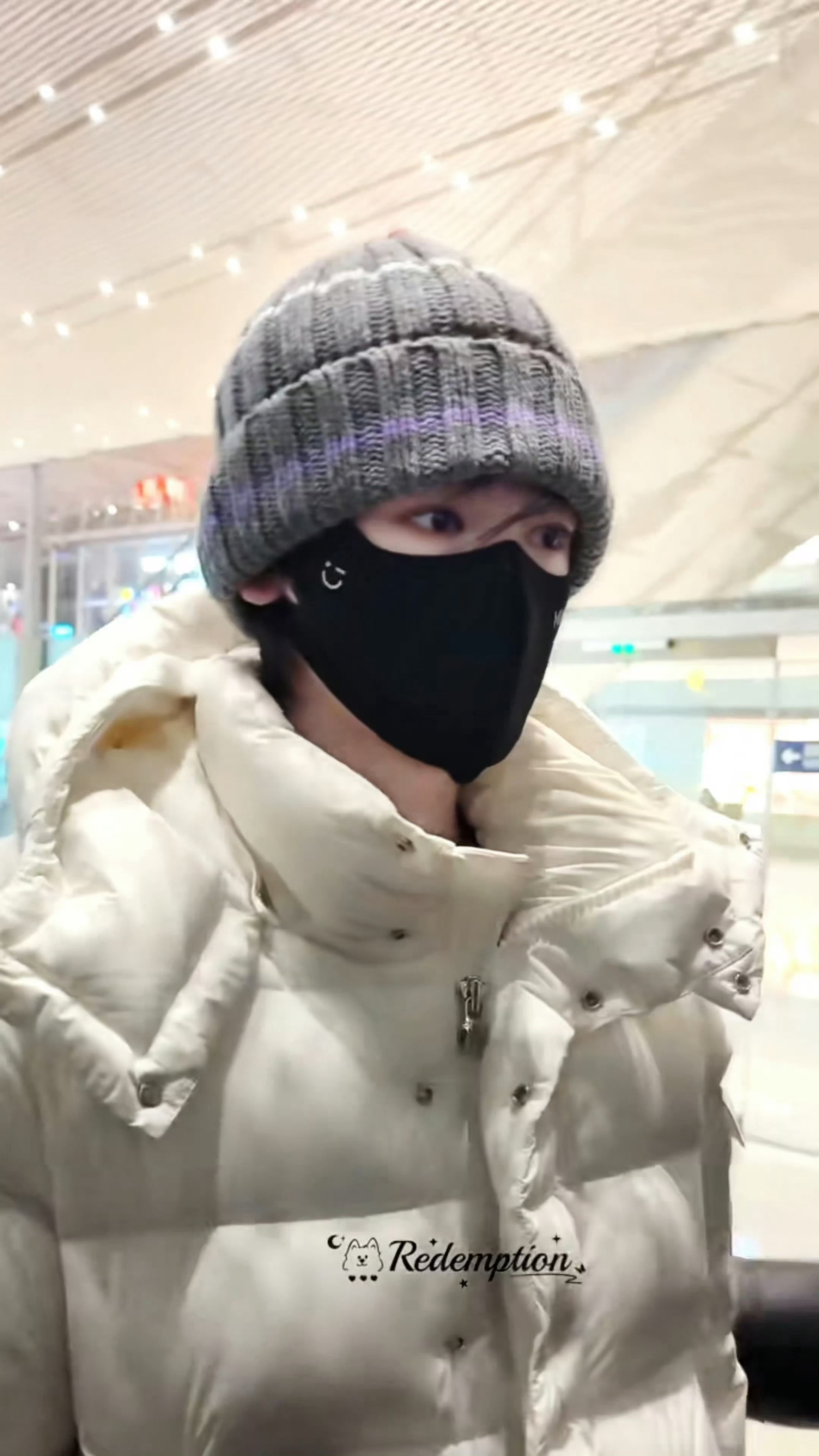 微博之夜插播一下我崽很少看戴口罩图 以前总夸他鼻子 但这眉眼也实在好看  宋亚轩