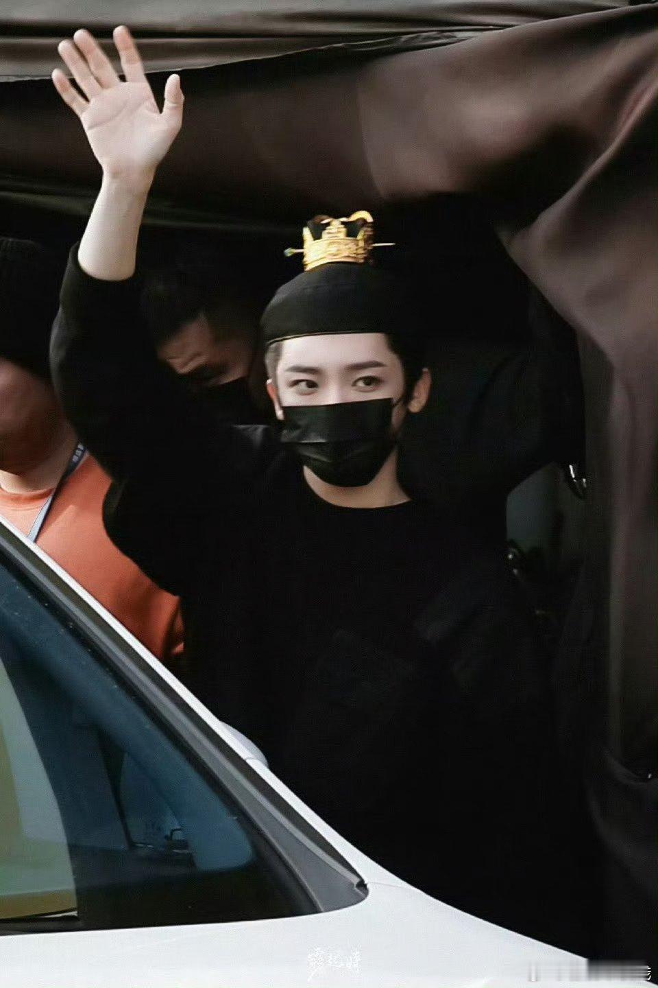 侯明昊碧血蝉杨无间出妆路透，俊美又贵气！背景是什么朝代，好小的公子哥