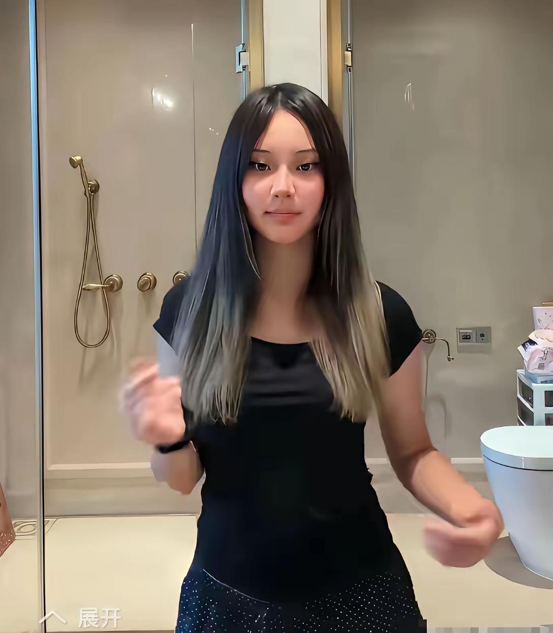 女儿甜馨妆容太艳丽了吧