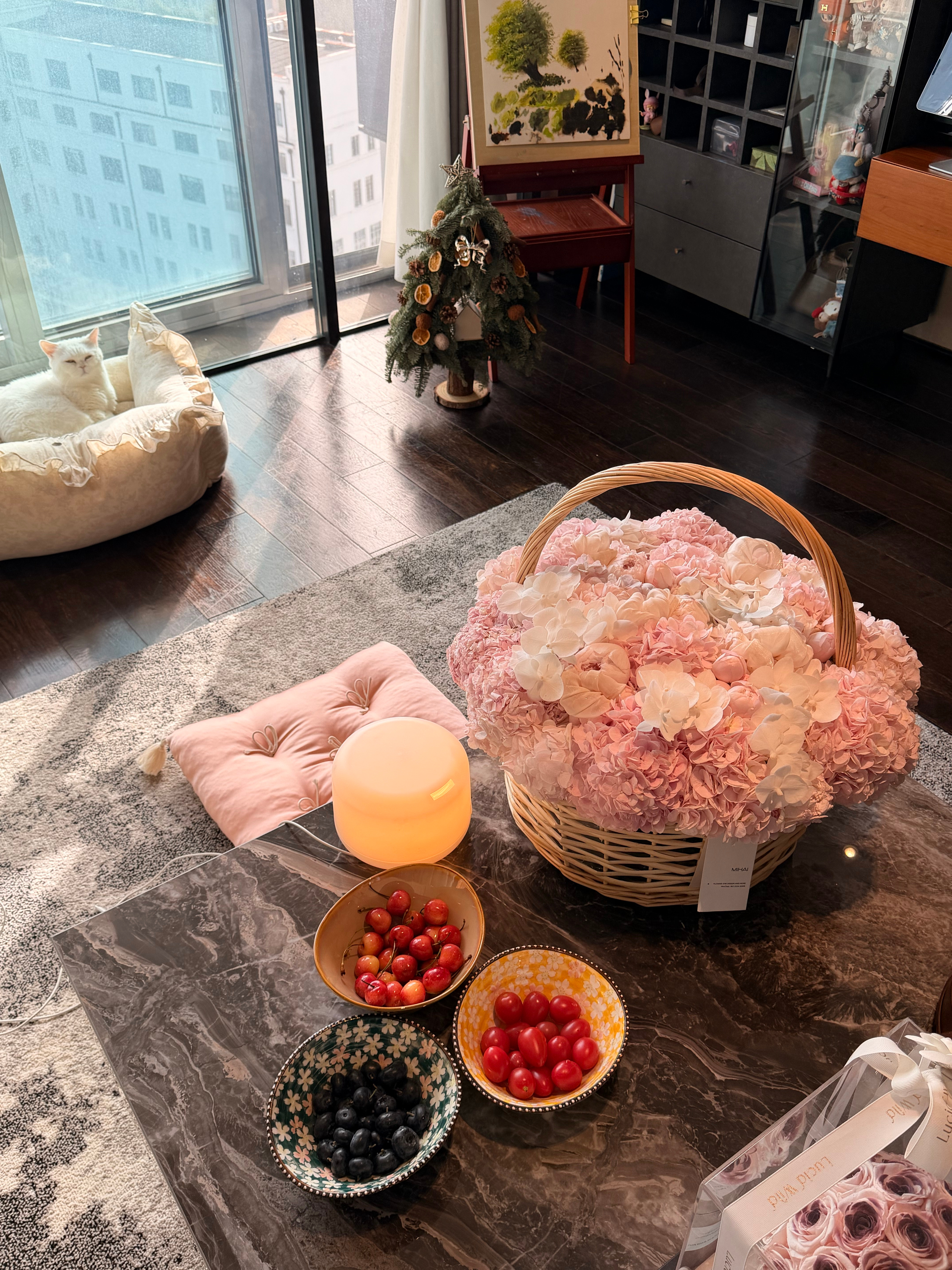 家里每个房间都放了香薰，香薰机，香薰蜡烛，精油加湿器，走到哪里都是香香的，好舒服