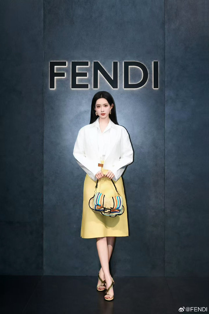 孟子义自在鲜活孟子义Fendi大片孟子义自在鲜活，好看，绝了绝了 