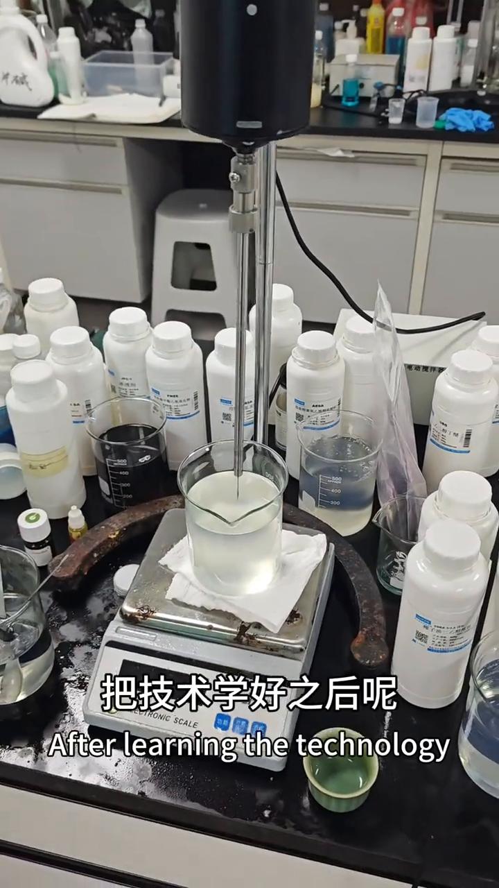 大家好，我是杨哥。有很多粉丝问前期是应该先学技术配方还是买设备直接生产？一般我会