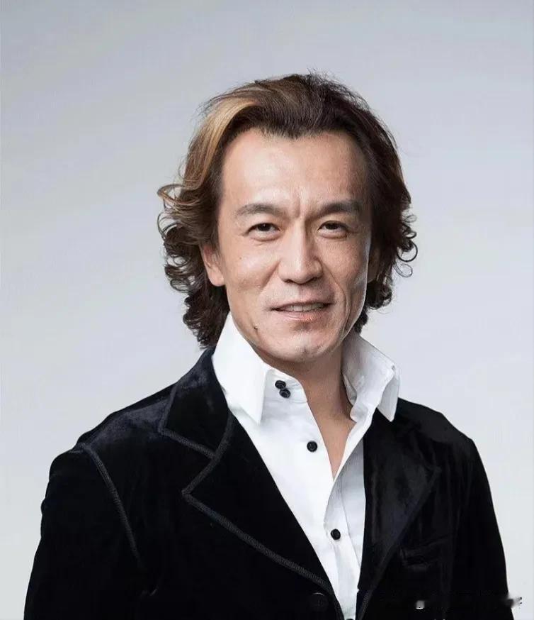 2018年，李咏因病去世，“我不要回中国，把我葬在美国吧。”然而，遗产没有留给妻
