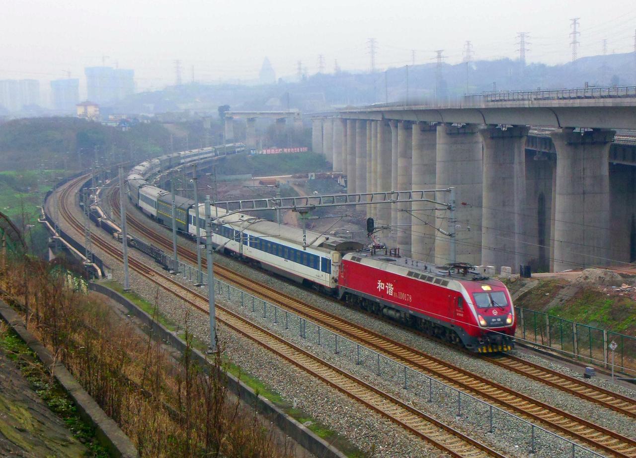 十年前春运期间拍到的Z3/4次列车，这车是北京铁路局担当客运乘务，最早是北京西到