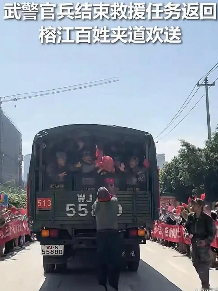 破防！贵港街头这场“疯狂投喂”，藏着中国人骨子里最硬的温柔

你以为这就完了？阿