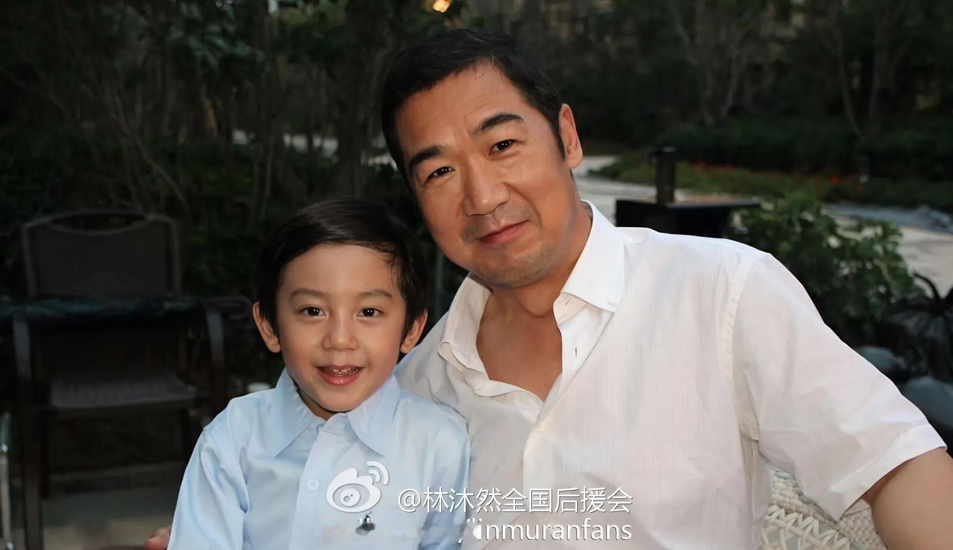 二十岁的人生里演艺生涯占了19年这下真能说半个娱乐圈的人都抱过林沐然了半个娱乐圈