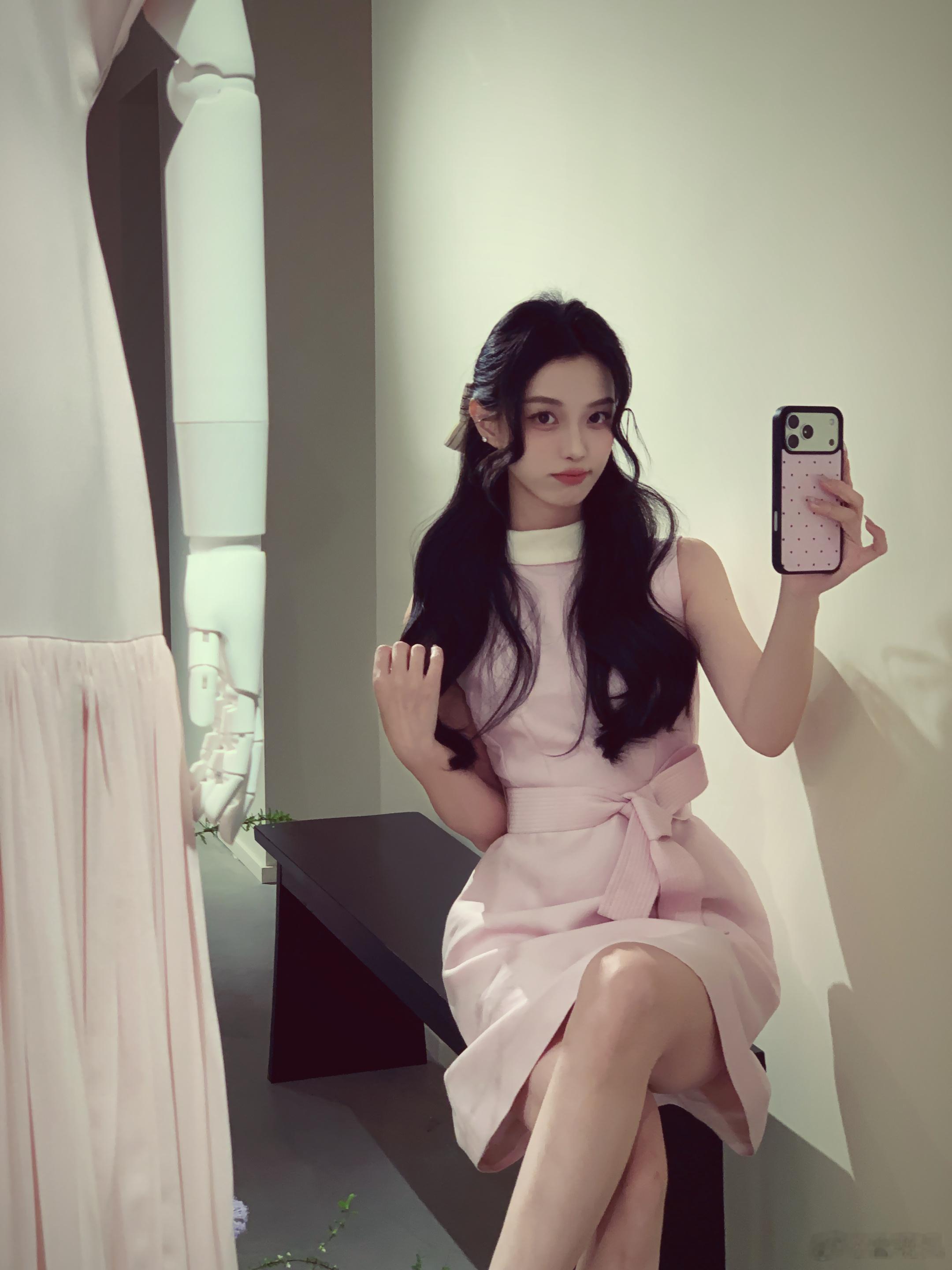 帮我选裙子👗哪一个颜色适合我呀 